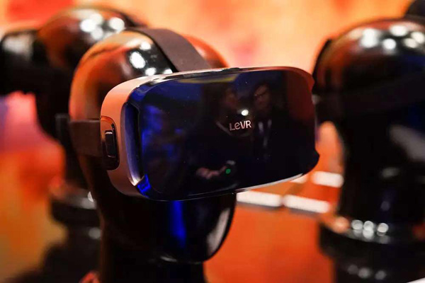 乐视进军VR产业 推出手机式VR终端