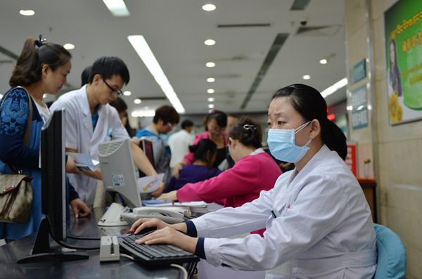 城乡医保新方案将出台 个人缴费比重增加