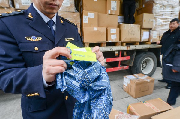 上海销毁12万件不合格进口服装