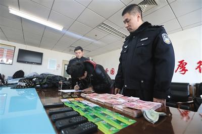 扮快递借手机 男子5分钟内转走12万