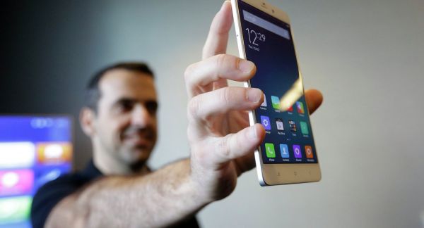 人民网莫斯科3月29日电(记者 屈海齐)据《俄罗斯报》网站报道,俄罗斯手机零售商“通信器材”近日发布消息称,2016年1月至2月份的销售数据显示,中国产智能手机销量占全俄智能手机总销量33%。