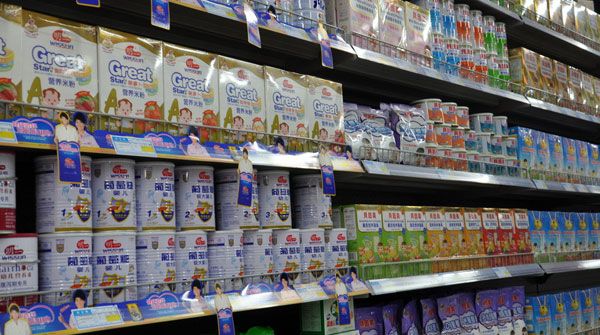 1.7万罐假冒婴儿奶粉流入多地 上海6人被批捕