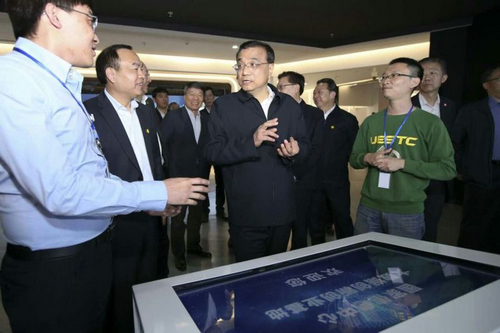 李克强赞誉创客小镇有创意：新经济借壳传统产业“上市”