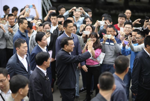 李克强赞誉创客小镇有创意：新经济借壳传统产业“上市”