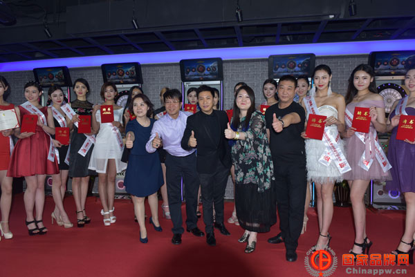 世界超模夺镖体育飞镖推广大使   北京三里屯SOHO夺镖会