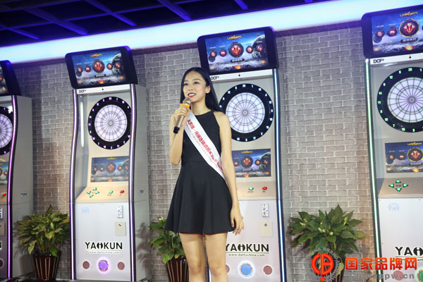 世界超模夺镖体育飞镖推广大使   北京三里屯SOHO夺镖会