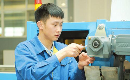 &ldquo;最美钳工&rdquo;张文良：用双手践行&ldquo;工匠精神&rdquo;