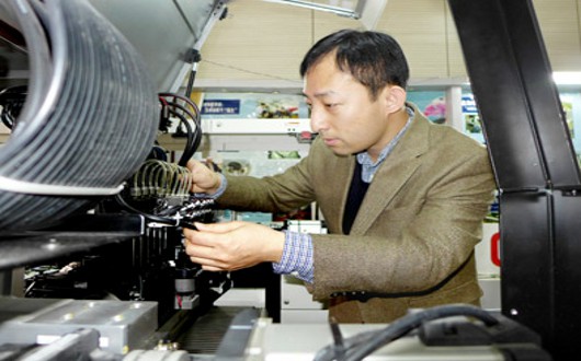 从中专毕业当磨工到博士生导师