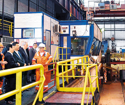 习近平:期待同塞方打造更多合作大项目