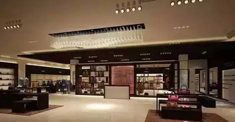 美媒：奢侈品在华销售转向微信等平台 实体店空旷