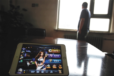 公务员迷上&ldquo;天天德州&rdquo; 2年输掉300万被劝退