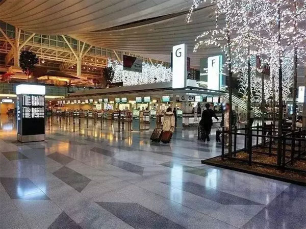 中国大妈因扫出全球最干净机场爆红日本