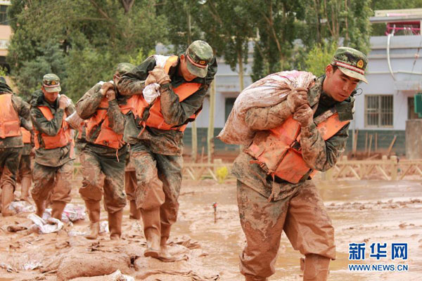 人民日报：“泥水馒头”见证军人担当