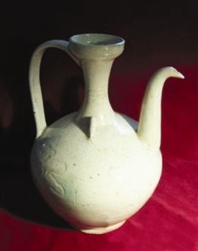 老窑瓷：宋代繁昌窑牡丹刻花青花执壶赏析