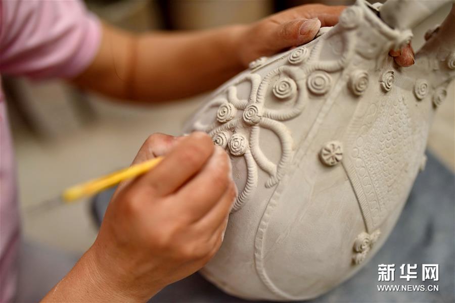 （晚报）（2）邢窑白瓷 重放异彩