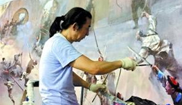 红色画家1幅画2年 爬高作画曾吓得腿软