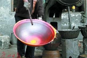 御用铁锅祖传600多年面临失传 海选传人