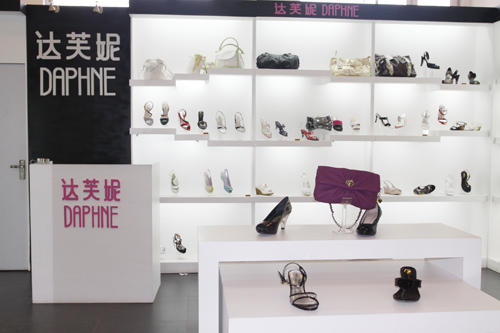 达芙妮连续亏损现关店潮 受电商冲击等影响