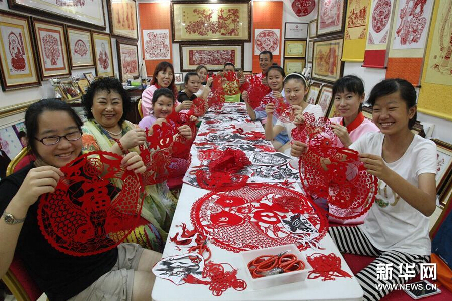 暑假&ldquo;跟我学剪纸&rdquo;