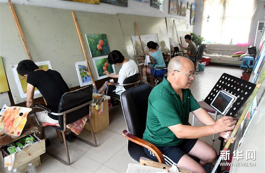 （晚报）（2）美术产业带动山村经济