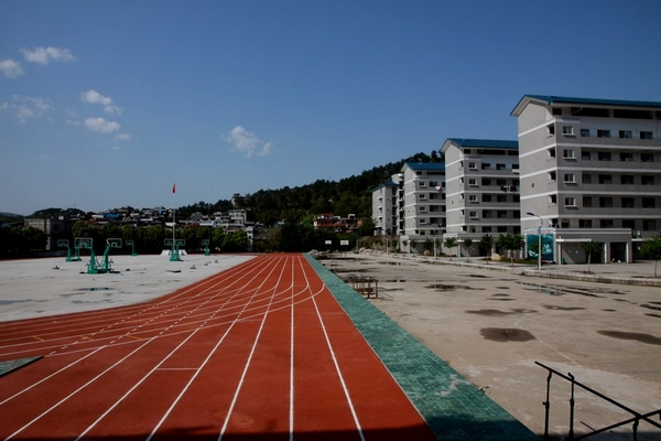 暑期培训班&ldquo;占领&rdquo;高校引在校生吐槽 食堂被挤爆