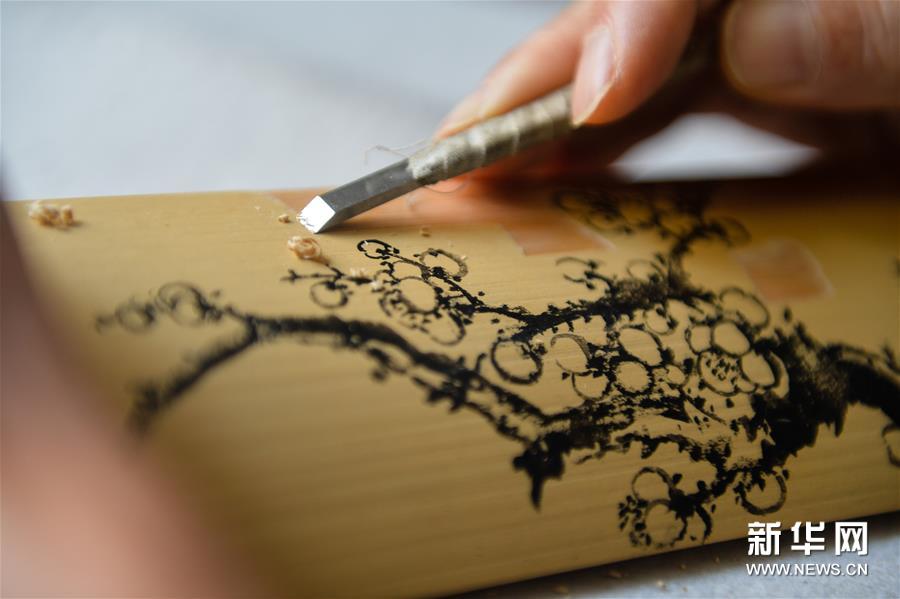 (城乡热点)(5)“0.1毫米”上的艺术