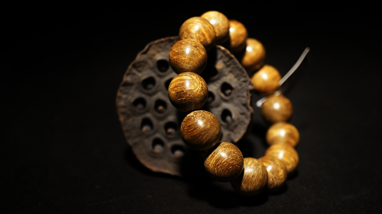 爆炒后的木质手串价格跳水