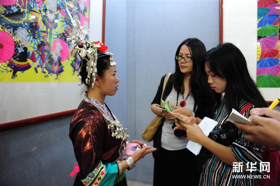 (晚报)(4)“中国梦·侗乡情——广西柳州三江农民画晋京展”开展