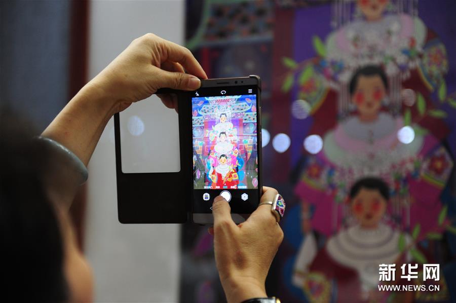 (晚报)(5)“中国梦·侗乡情——广西柳州三江农民画晋京展”开展