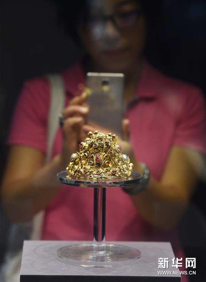 （晚报）（1）明荆藩王墓珍宝展在杭州开幕