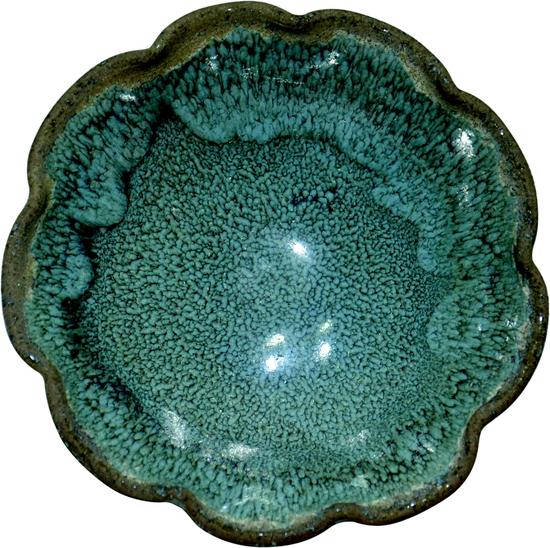 图2-2 宋钧窑窑变釉菱花盏