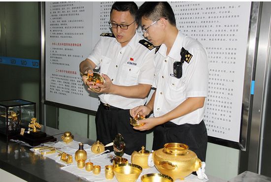 青岛海关查获旅客违规携带黄金制品入境情事
