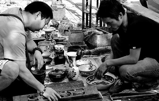 文玩鉴定水很深 西安古玩店老板称花钱能出鉴定