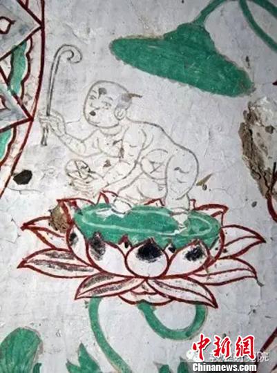 　　图为击球童子-榆林窟15窟-宋。敦煌壁画中的步打球，就是现代曲棍球的源头。依照童子手中的球杖长度，判断出这是五代时期步打球时所拿的球杖。　敦煌研究院供图 摄