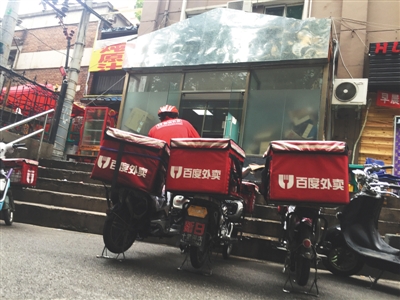 百度&ldquo;生态厨房&rdquo;过期菜品做外卖 包装常爬蟑螂