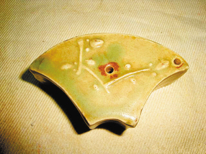 青瓷中的水滴为何物