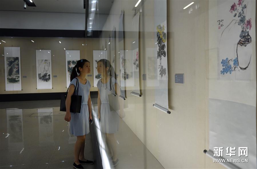 国博举办萧朗书画艺术展