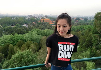 90后女医师商场厕所内接生 曾为医务人员写歌