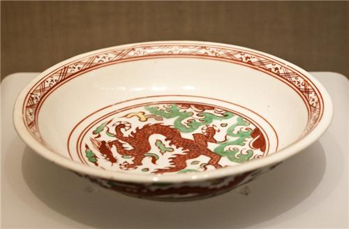 明代嘉靖时期瓷器的鉴定方法