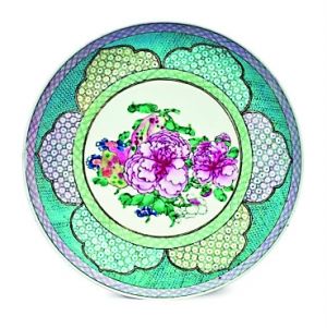 清乾隆 白地轧道矾红龙凤纹盌及盖矾红六字篆书款