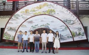 巨无霸折扇认证基尼斯之最 5.28米高近400斤重