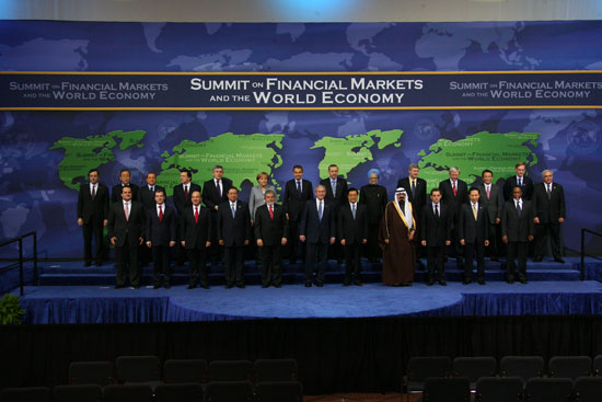 八年后，中国站到舞台中央