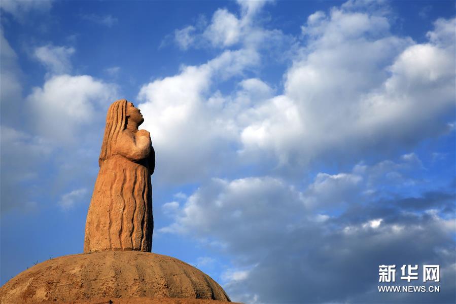 （晚报）（2）吉尔吉斯斯坦举行沙雕展 