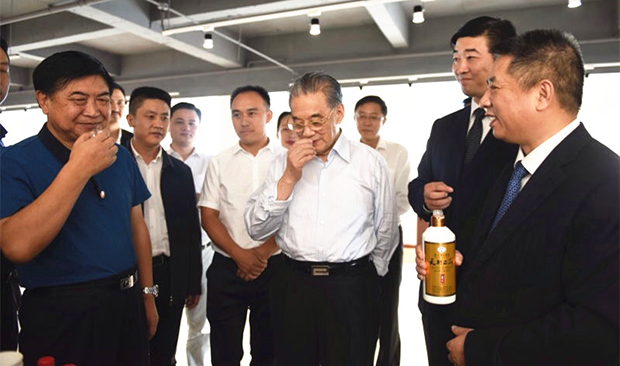 李金华视察天朝上品