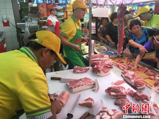 北大才子南京卖猪肉谈创业：官员慎"下海" 学子先就业