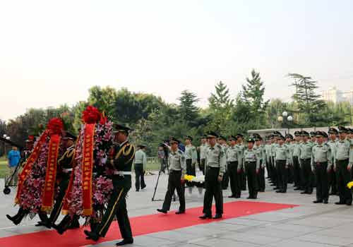 公安消防部队举行消防英烈纪念仪式