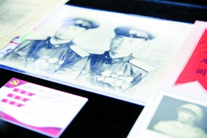 毛泽东选集拍百万高价 红色收藏全面升温