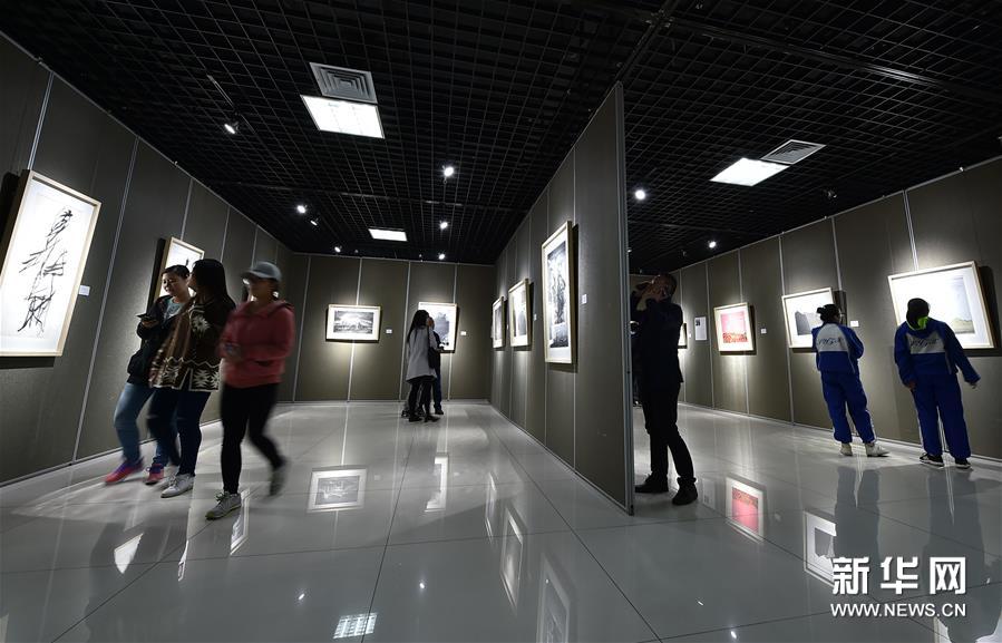 （晚报）（2）中美版画 银川启幕