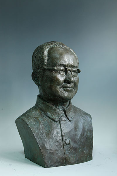 《作家沈从文》 刘焕章  铜  2013年