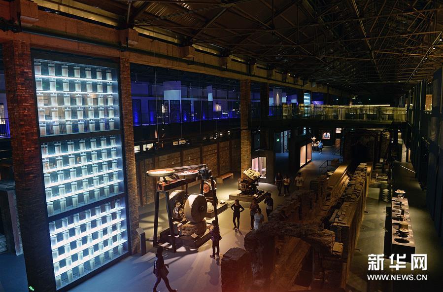 景德镇十大瓷厂厂瓷回顾展开幕